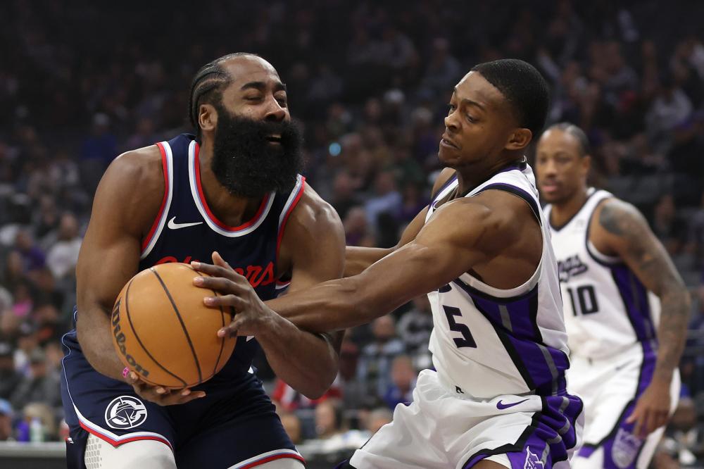 国足始终在 国足始终在